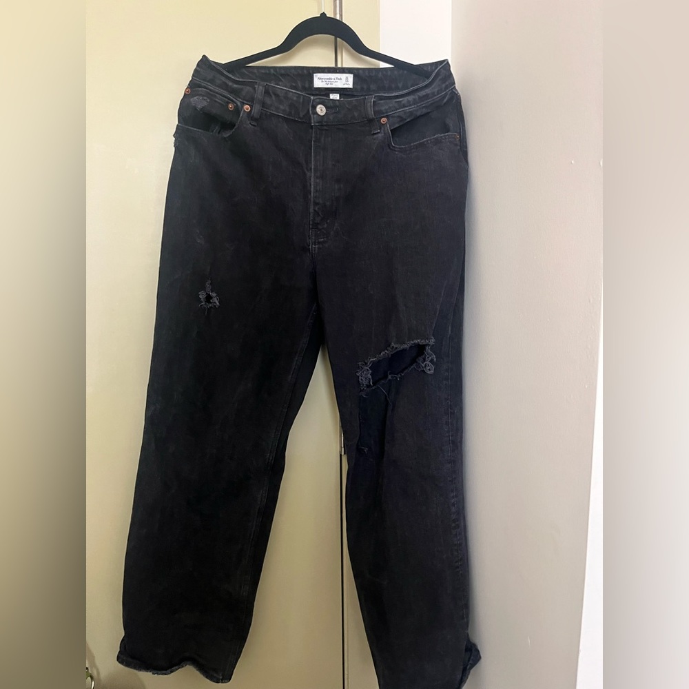 Like new 90’s relaxed high rise jean